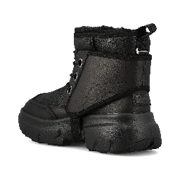 أحذية UGG سوداء