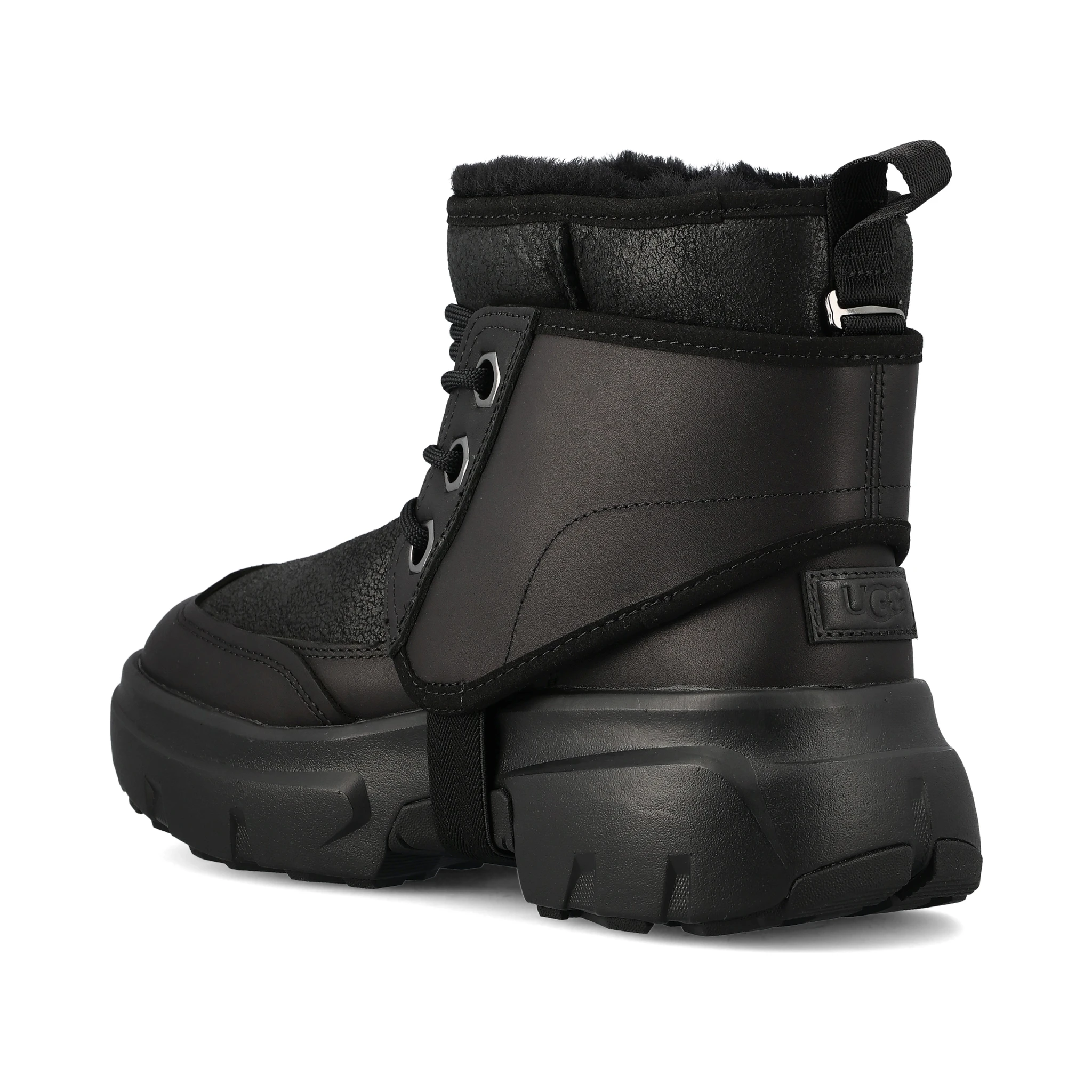 أحذية UGG سوداء