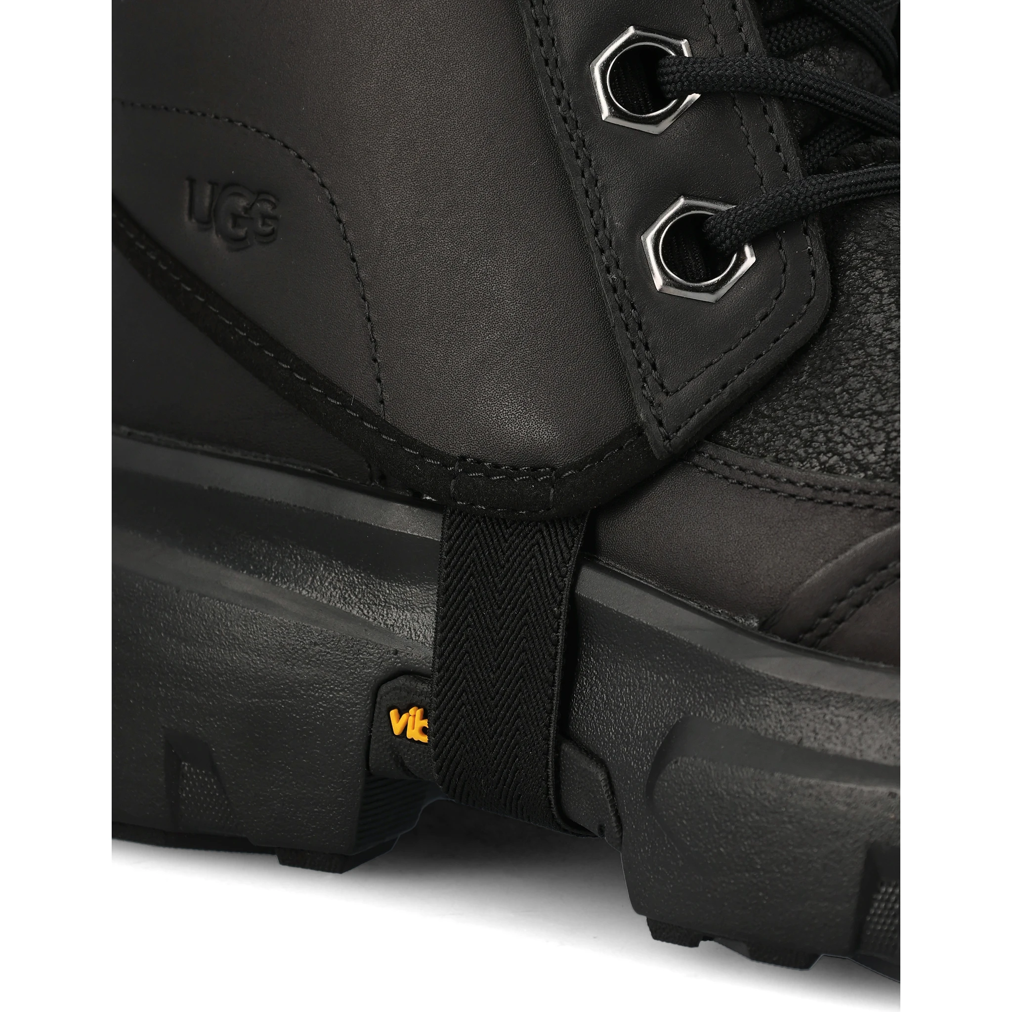 أحذية UGG سوداء