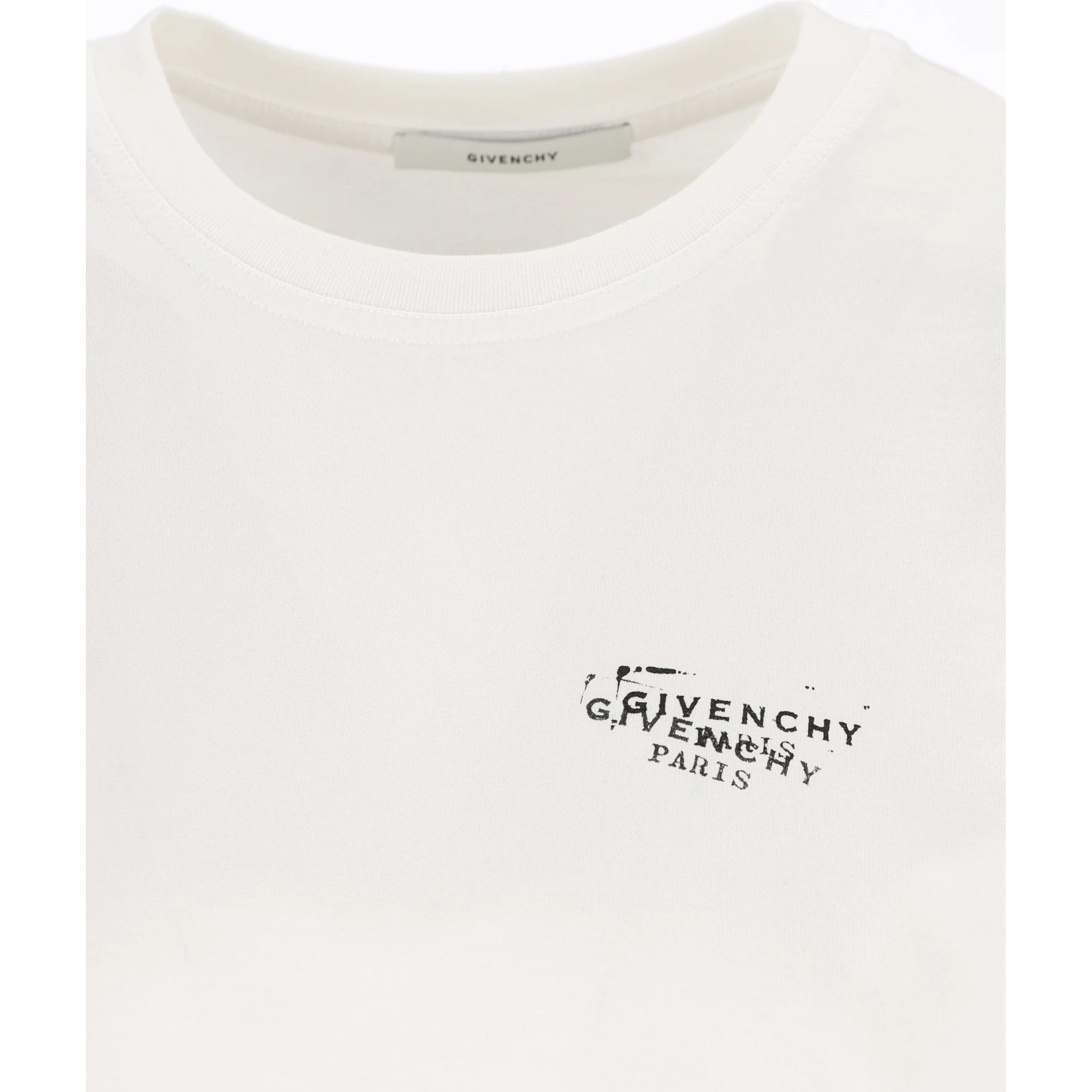 تيشيرتات وبولو جيفنشي بيضاء