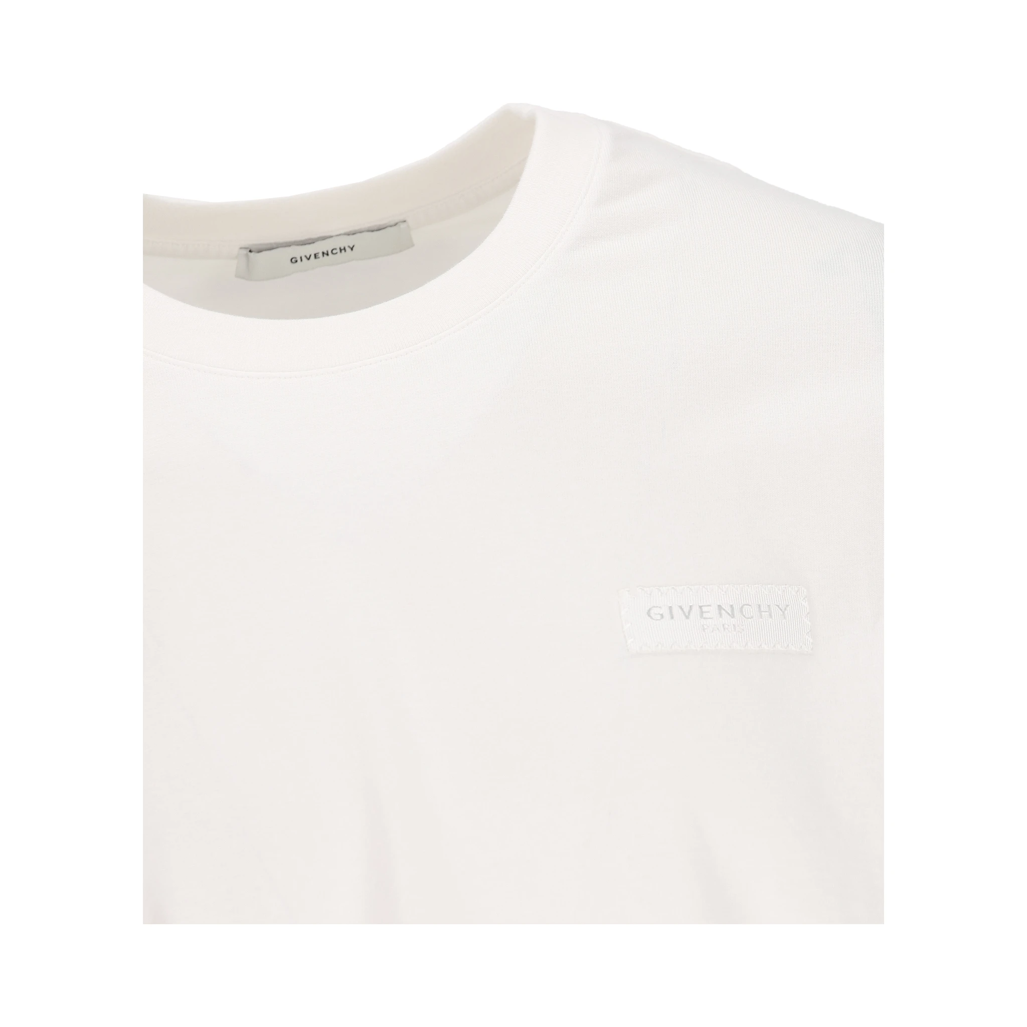 تيشيرتات وبولو جيفنشي بيضاء