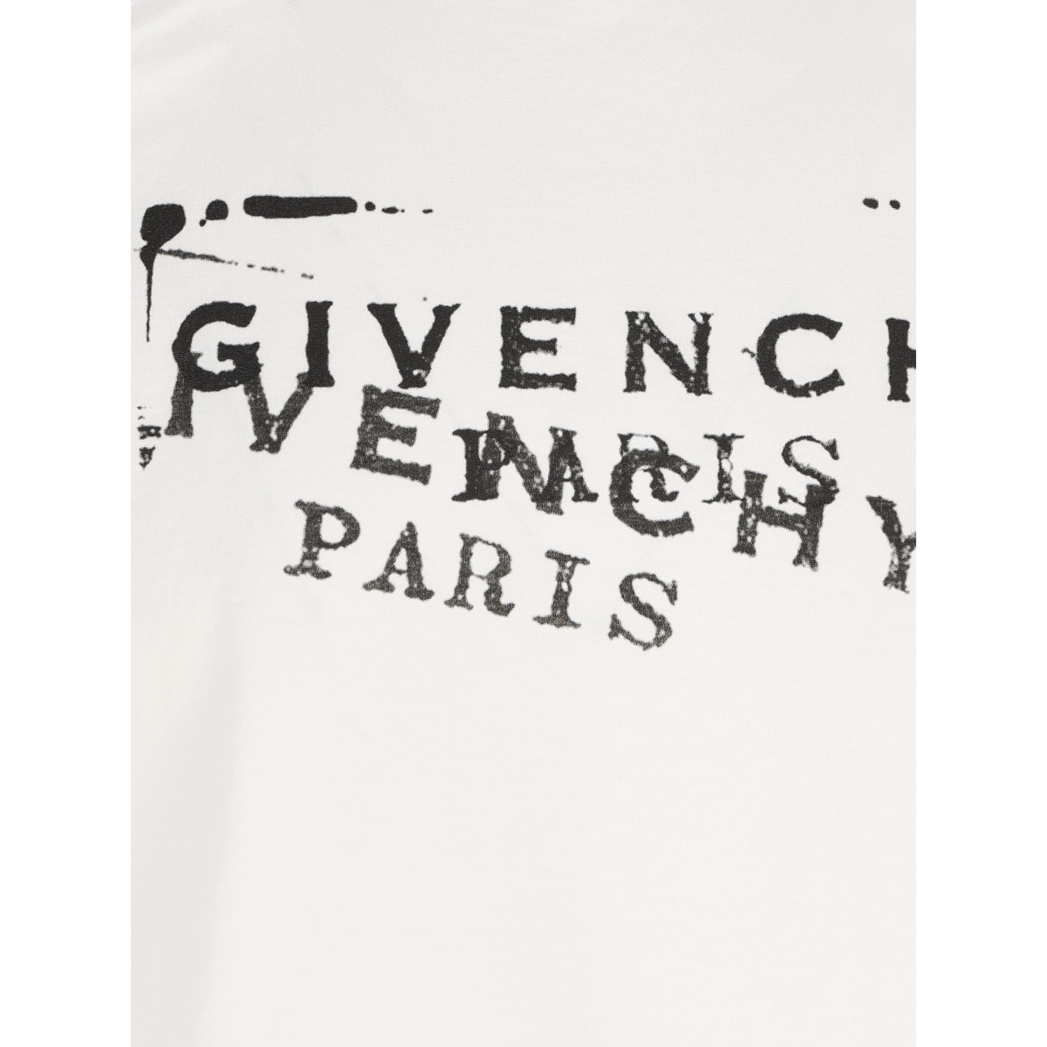 تيشيرتات وبولو جيفنشي بيضاء