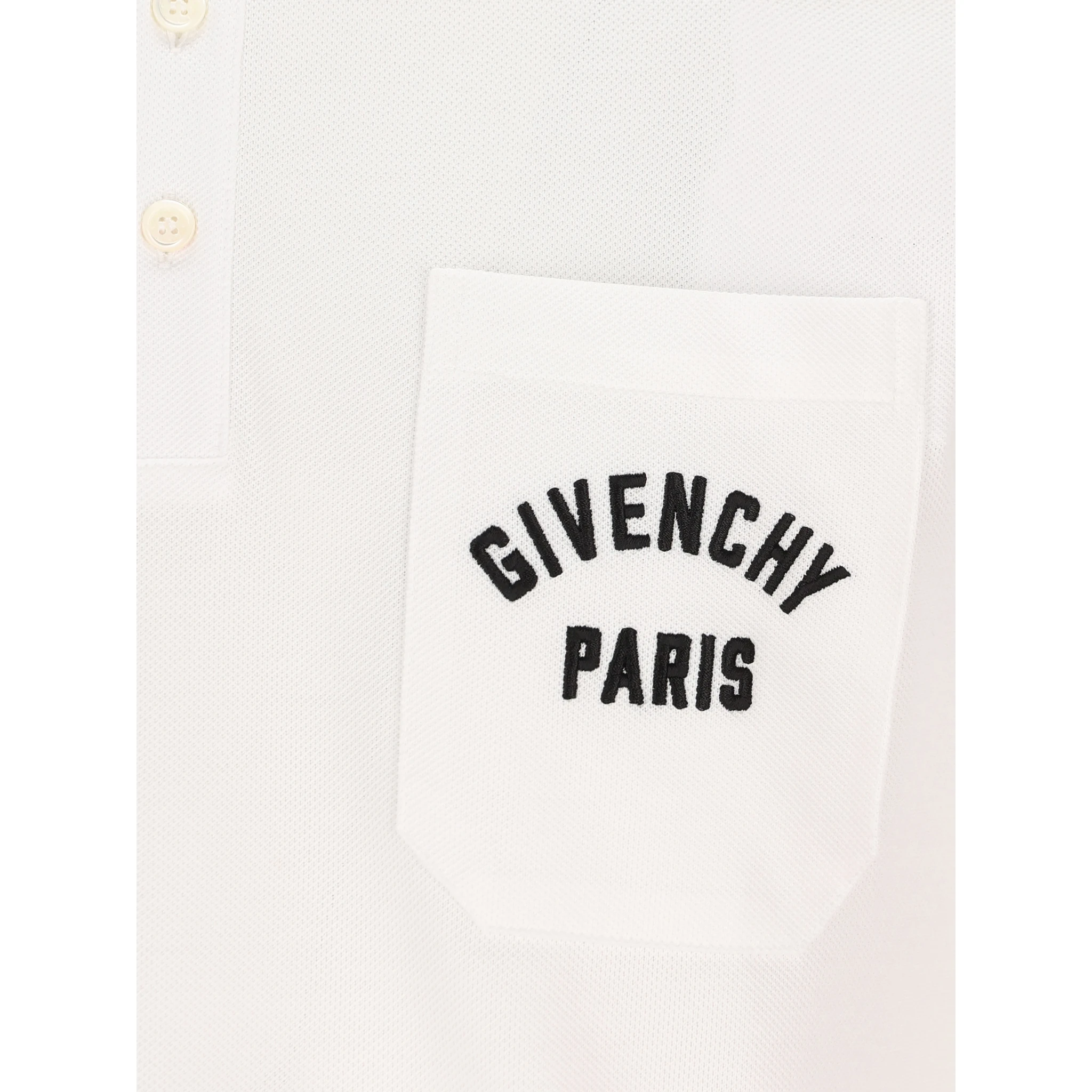 تيشيرتات وبولو جيفنشي بيضاء