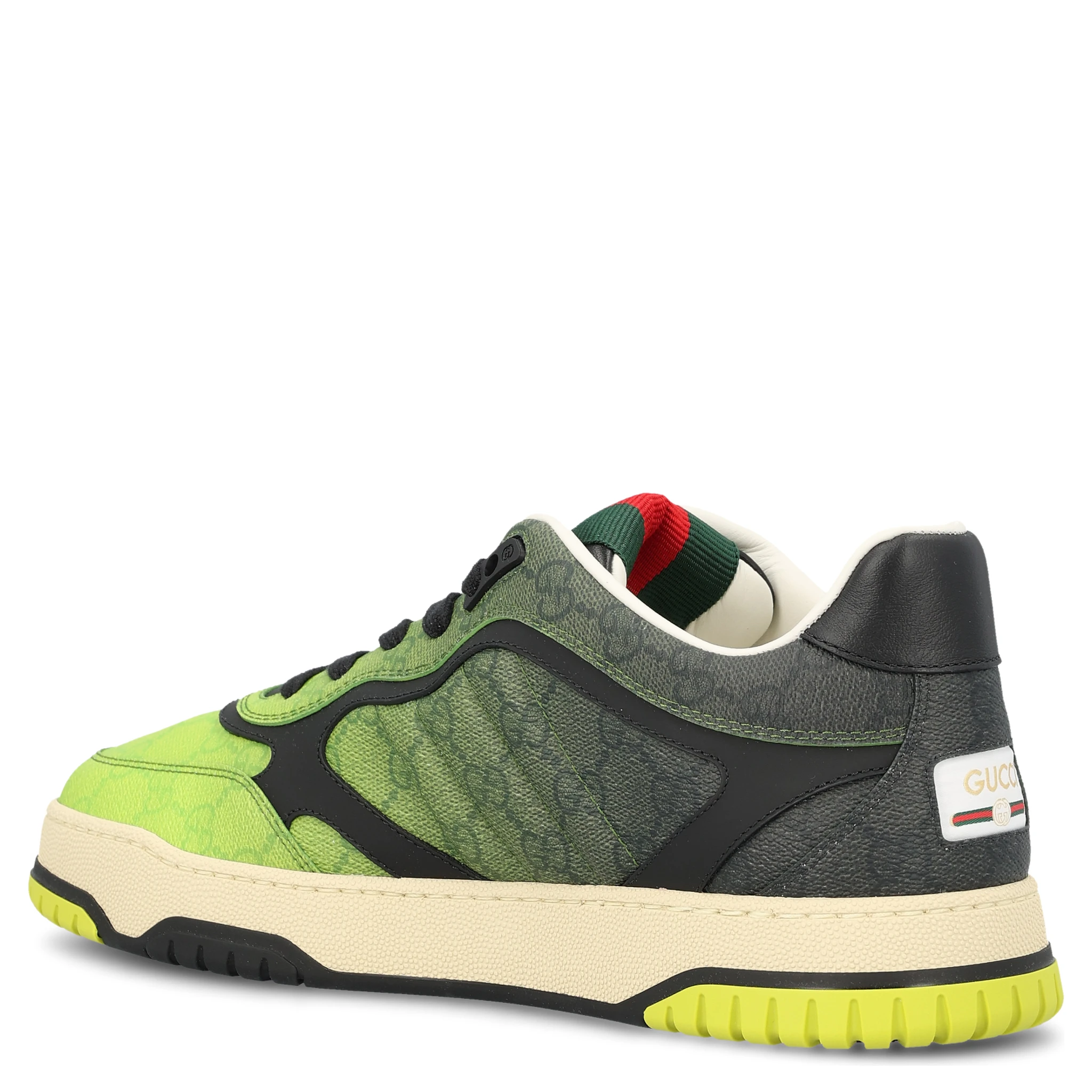 أحذية رياضية عصرية