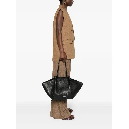 حقائب يوزيفي.. أسود