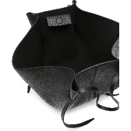 حقائب يوزيفي.. أسود