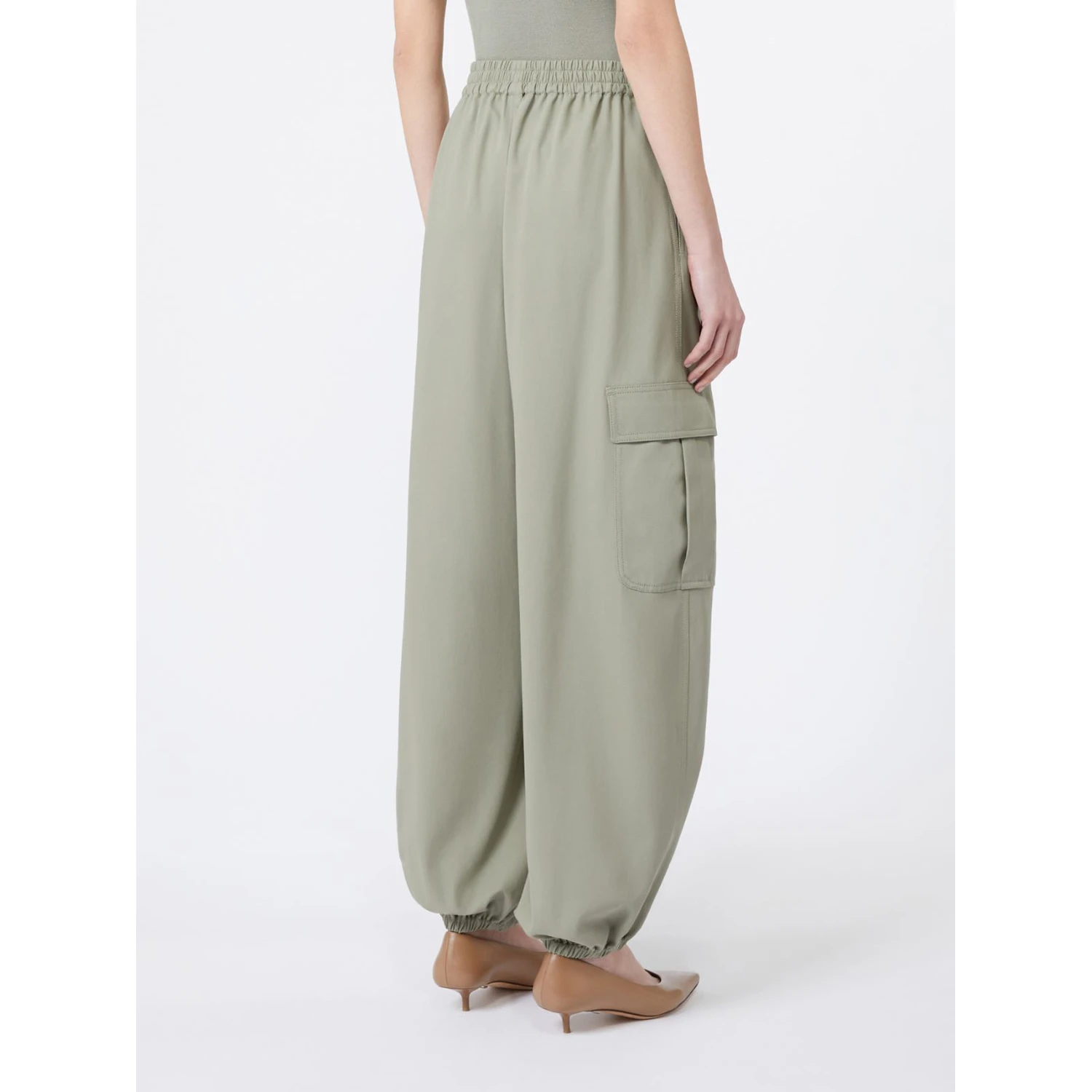 elasticated-hem loose trousers