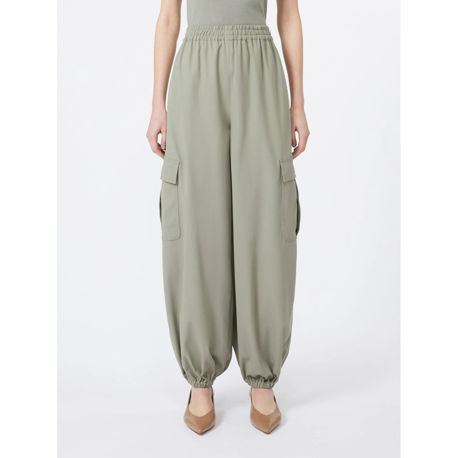 elasticated-hem loose trousers