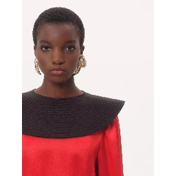 بلوزة فالنتينو