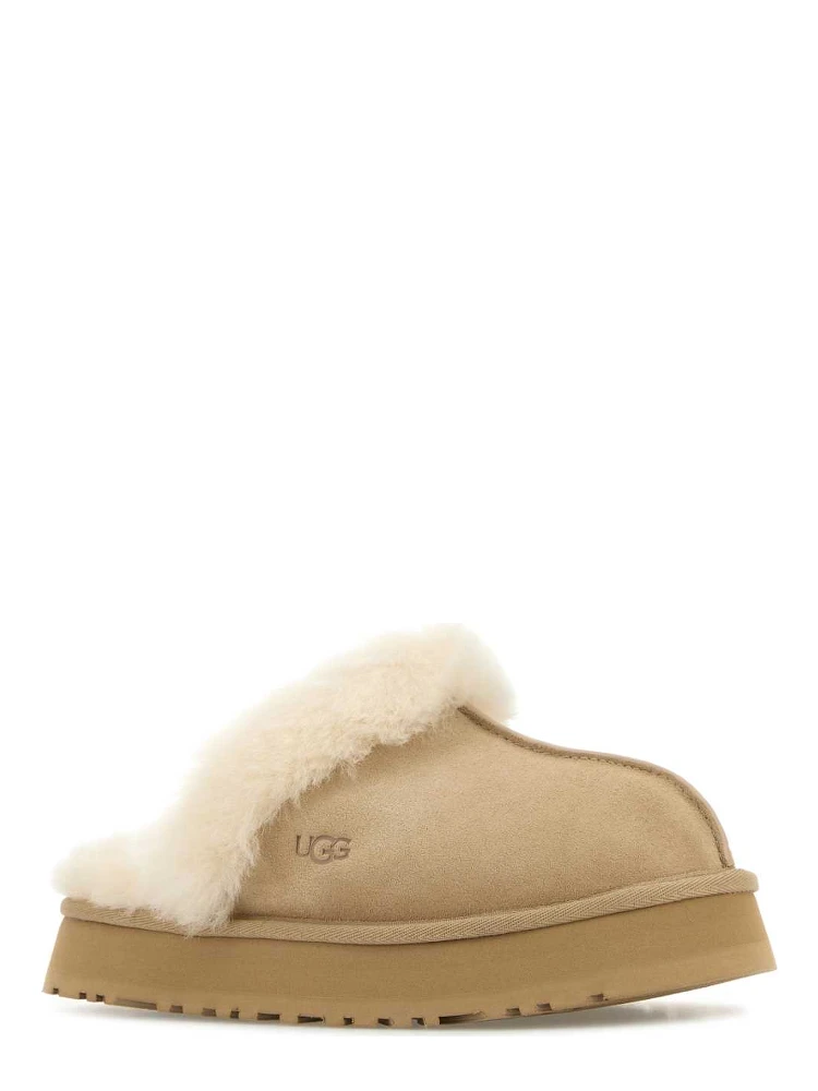 شباشب مرنة من جلد الغزال الرملي alternative