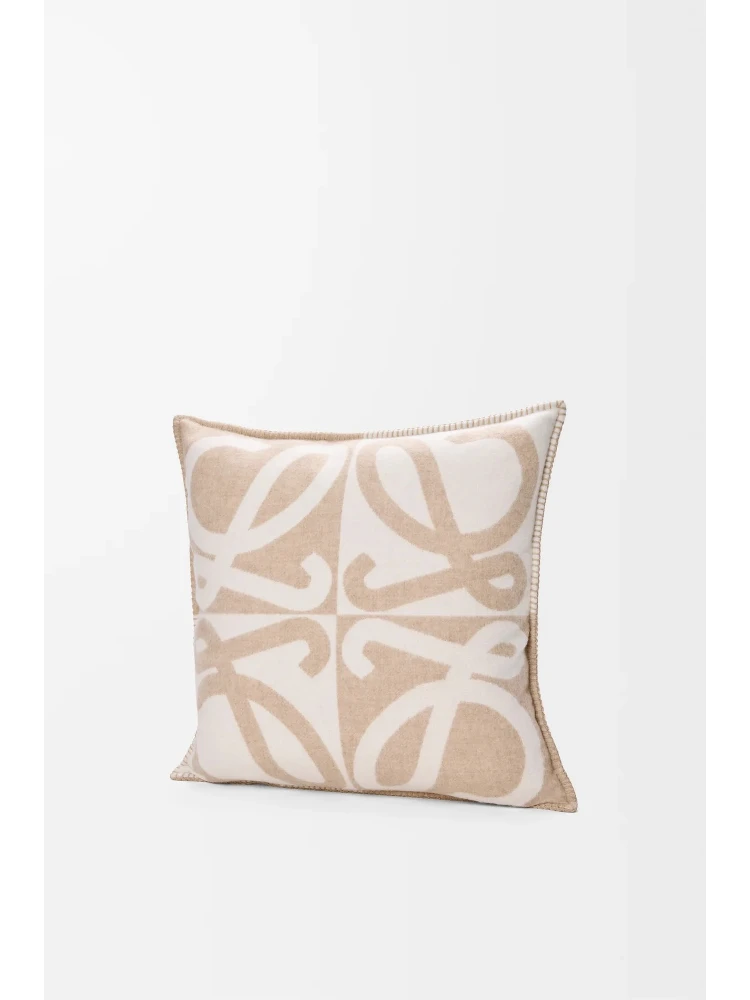 Cashmere pillow with Anagram alternative