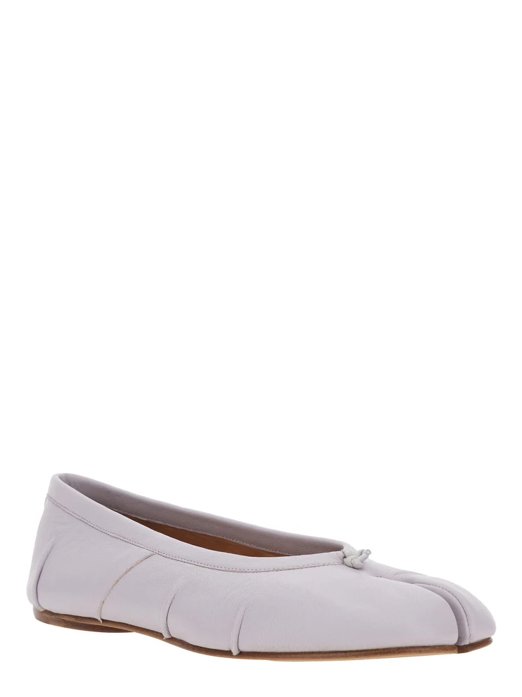 White Ballet Flats with Tabi Toe and Bow Detail on Front in Leather Woman alternative