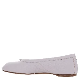 White Ballet Flats with Tabi Toe and Bow Detail on Front in Leather Woman