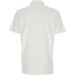 قميص بولو أبيض بشعار على الصدر من القطن للرجال