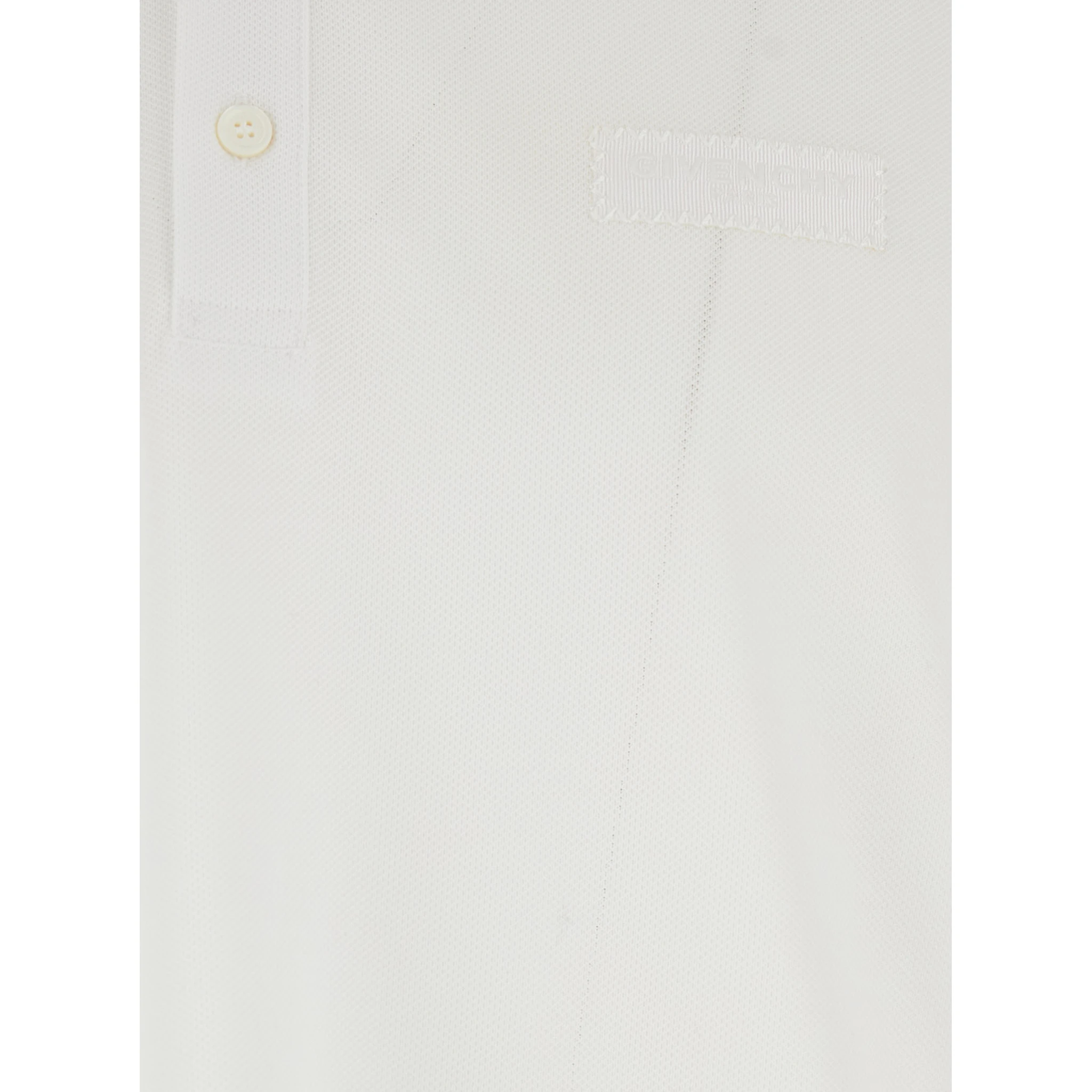 قميص بولو أبيض بشعار على الصدر من القطن للرجال