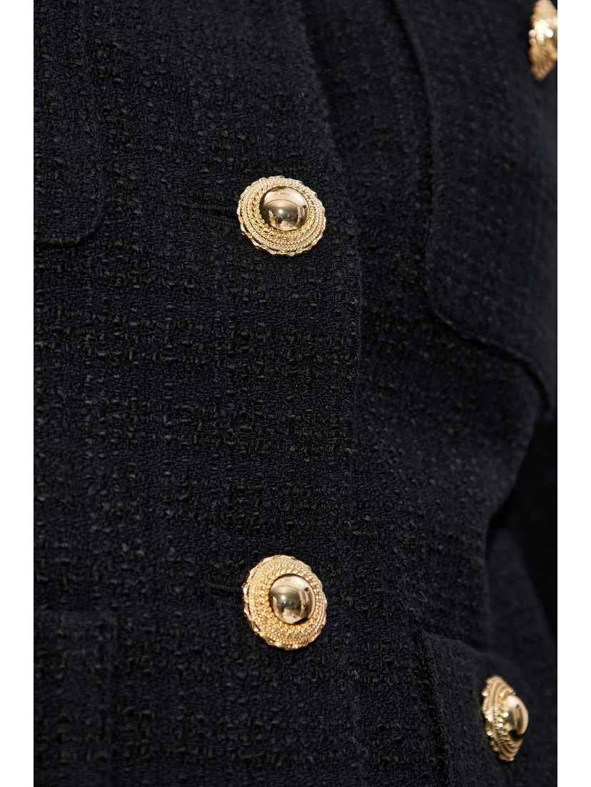 سترة بأزرار