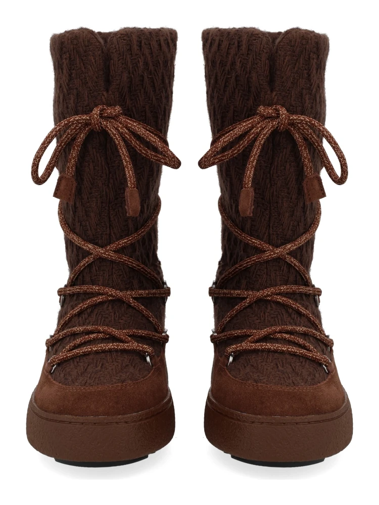 حذاء "مون بوت × ضيف مقيم"