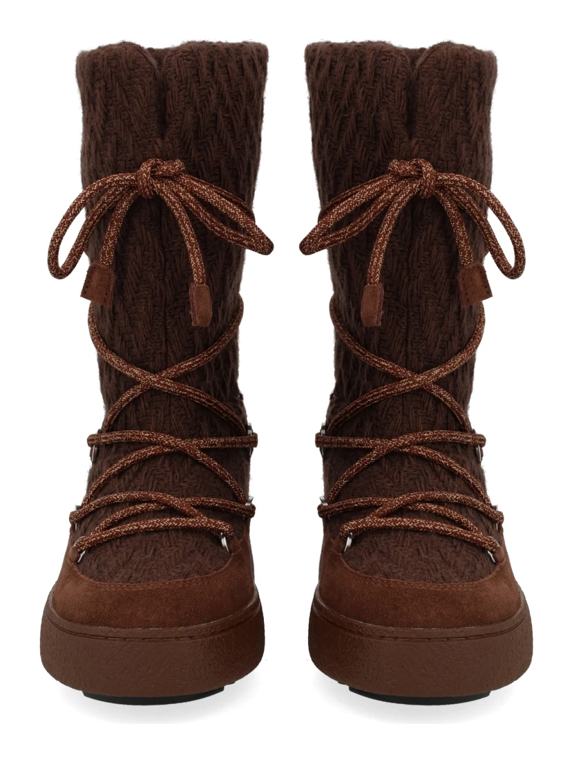 حذاء "مون بوت × ضيف مقيم"