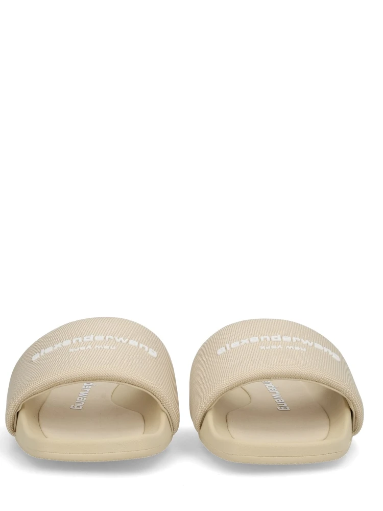 SLIP-ON SLIPPER