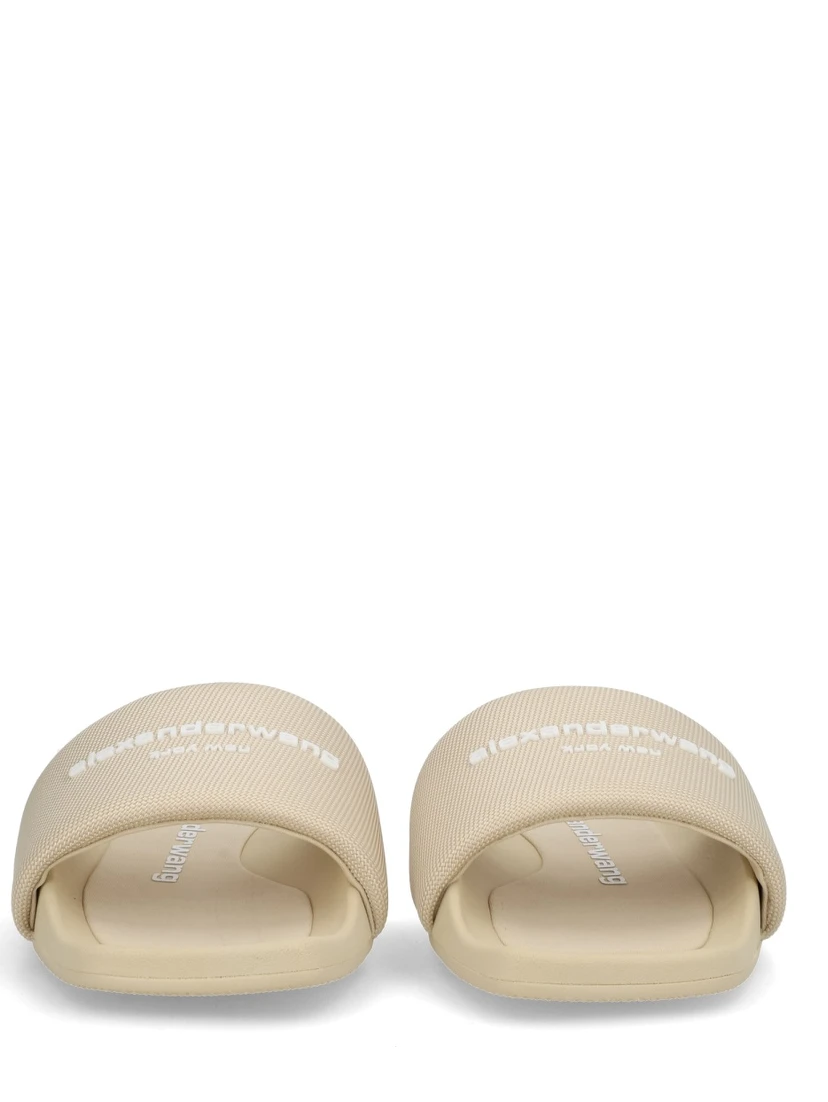 SLIP-ON SLIPPER