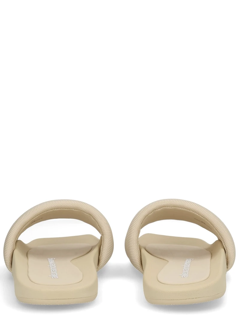SLIP-ON SLIPPER