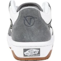 حذاء رياضي منخفض من جلد الغزال ثنائي اللون