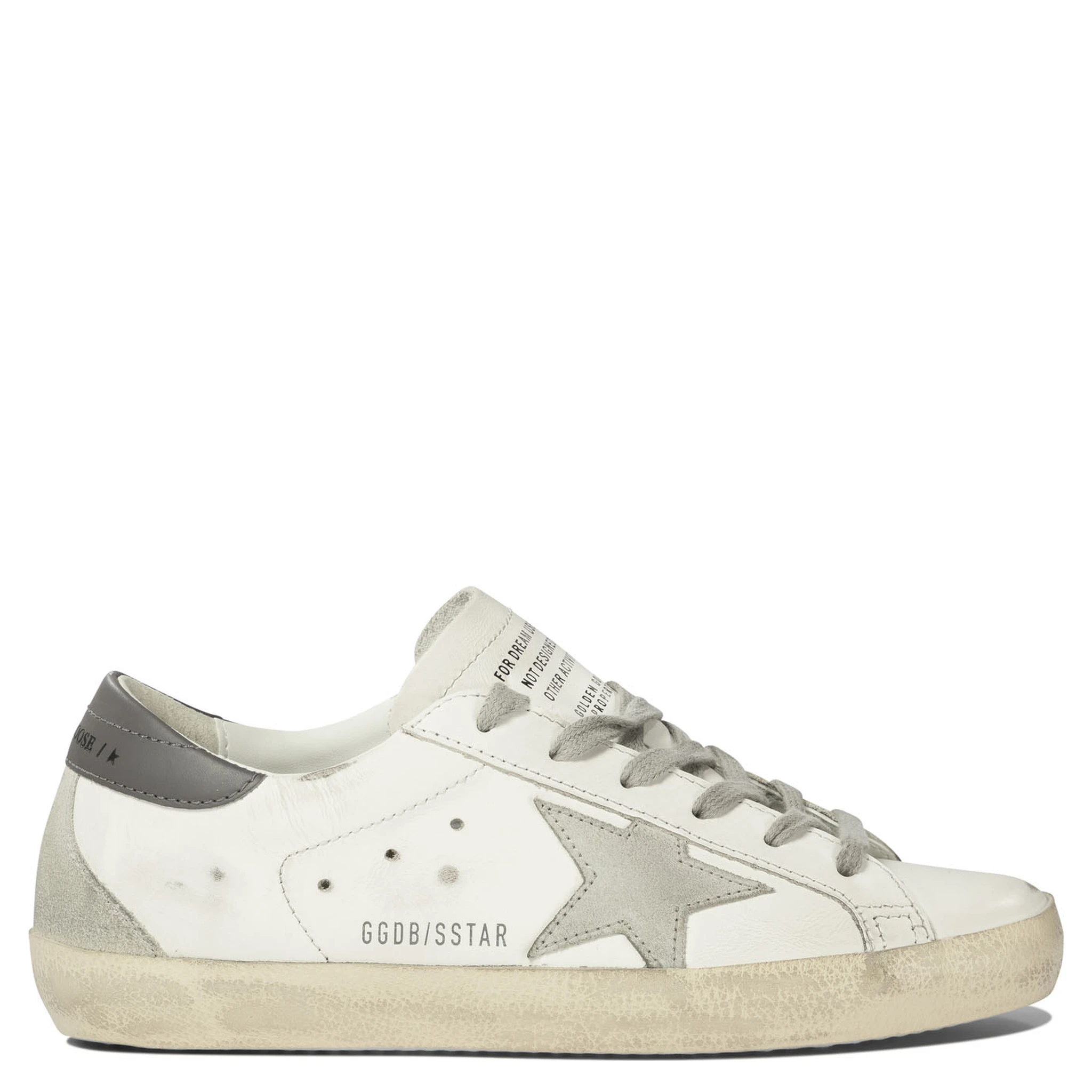 أحذية رياضية "سوبر ستار"