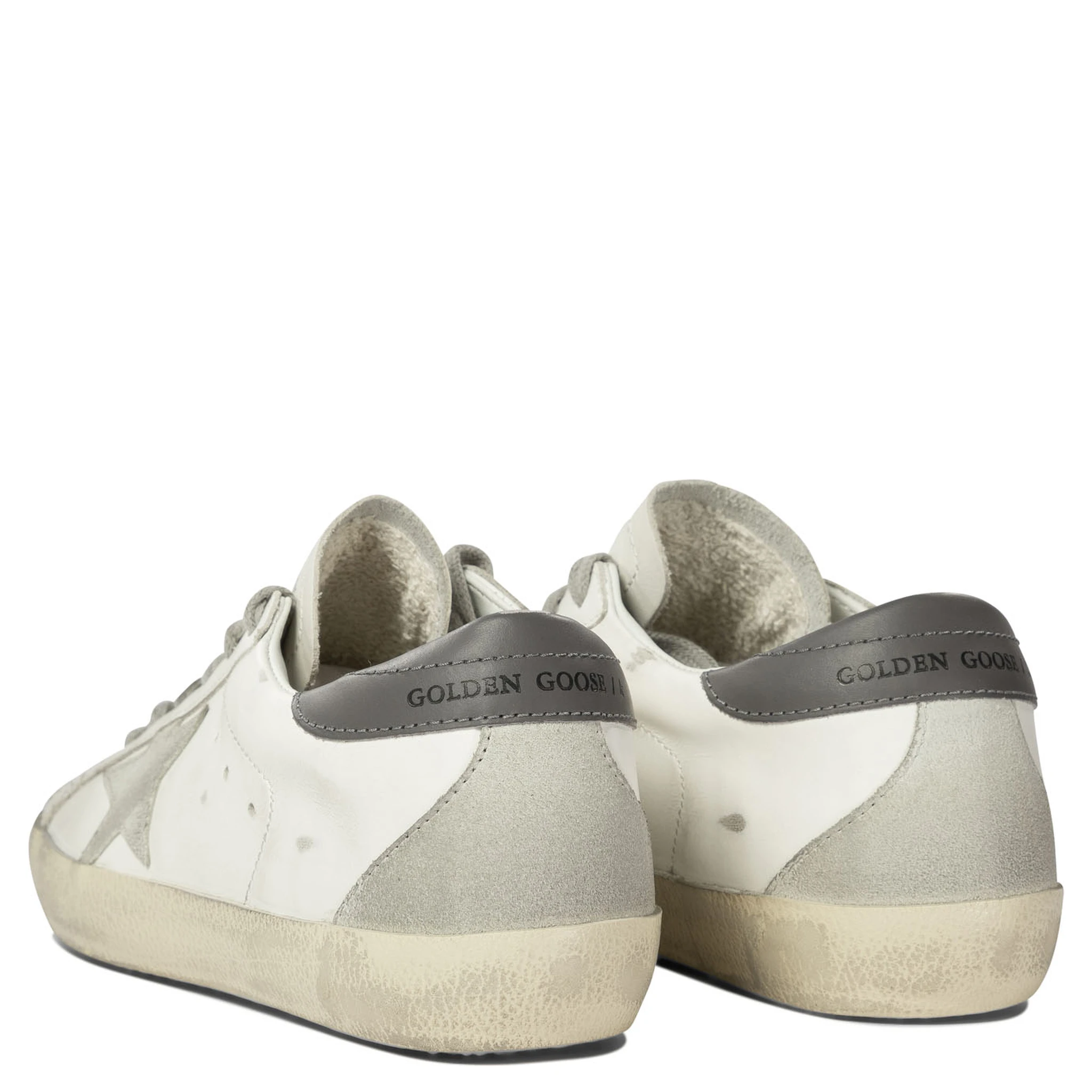 أحذية رياضية "سوبر ستار"