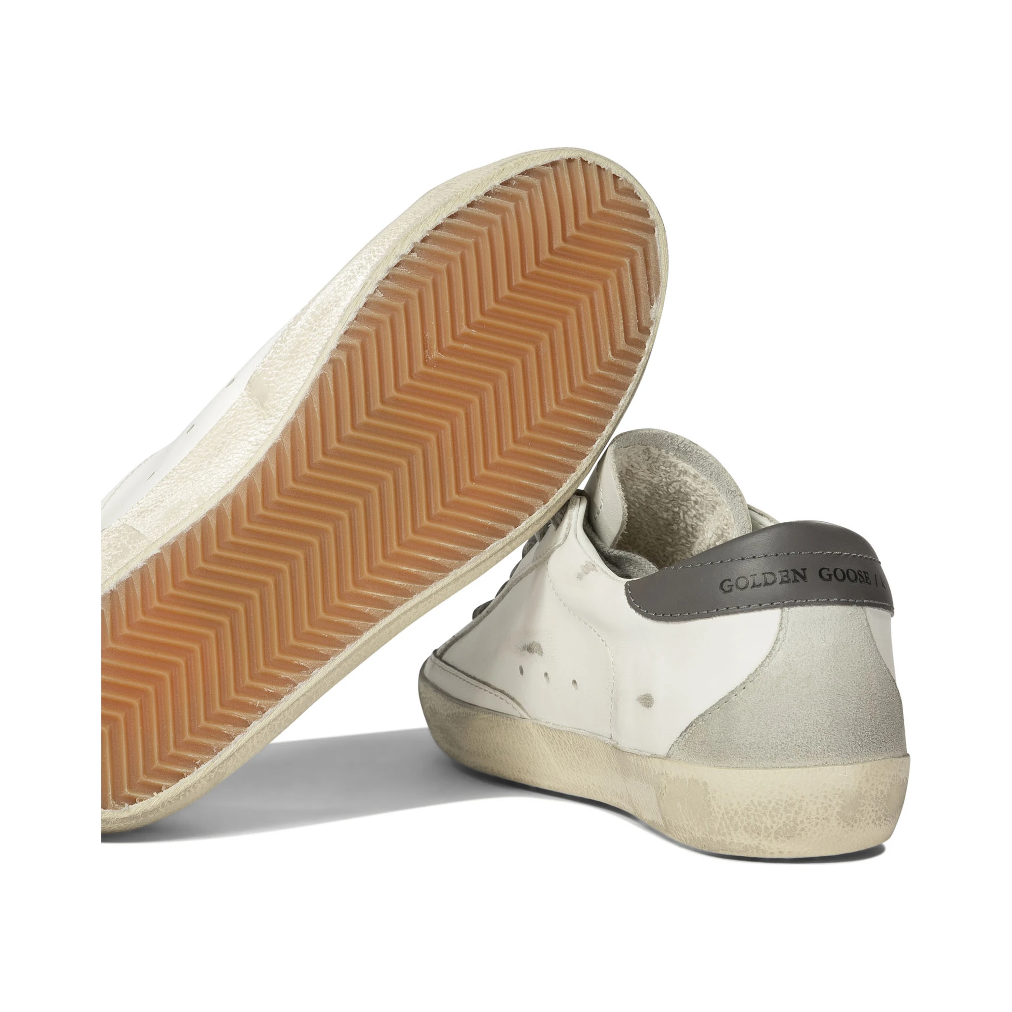 أحذية رياضية "سوبر ستار"