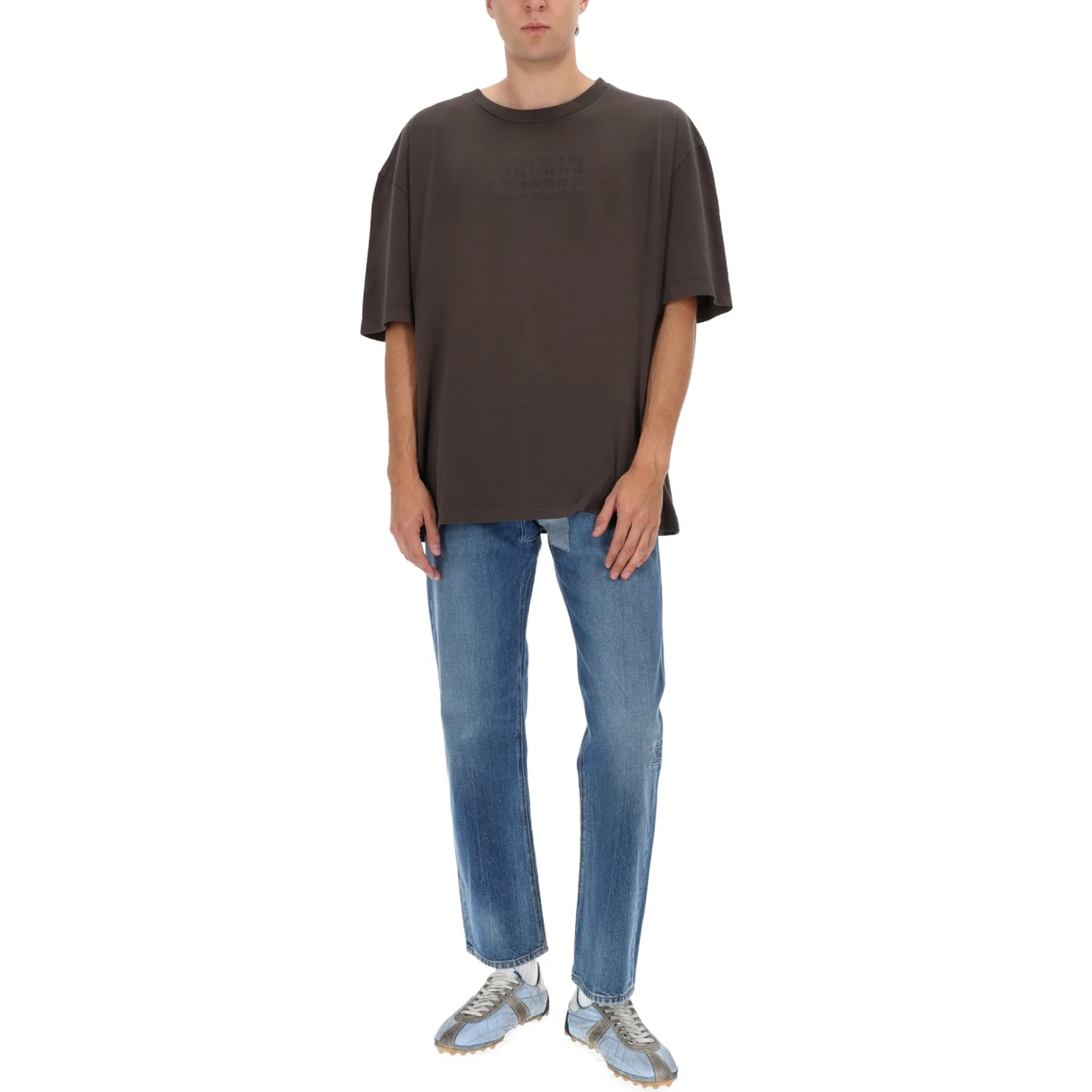 JEANS WITH SHELTER DETAIL