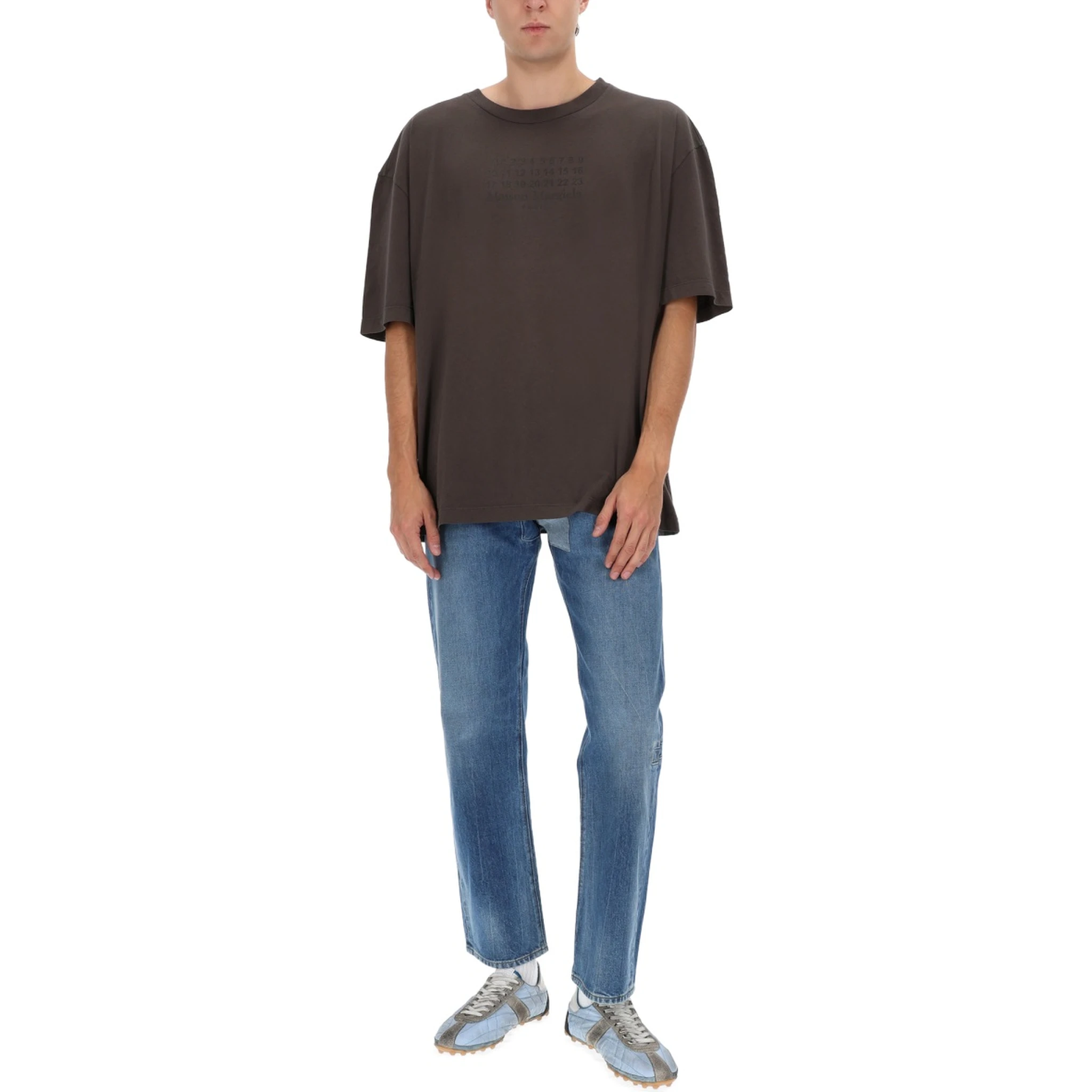 JEANS WITH SHELTER DETAIL