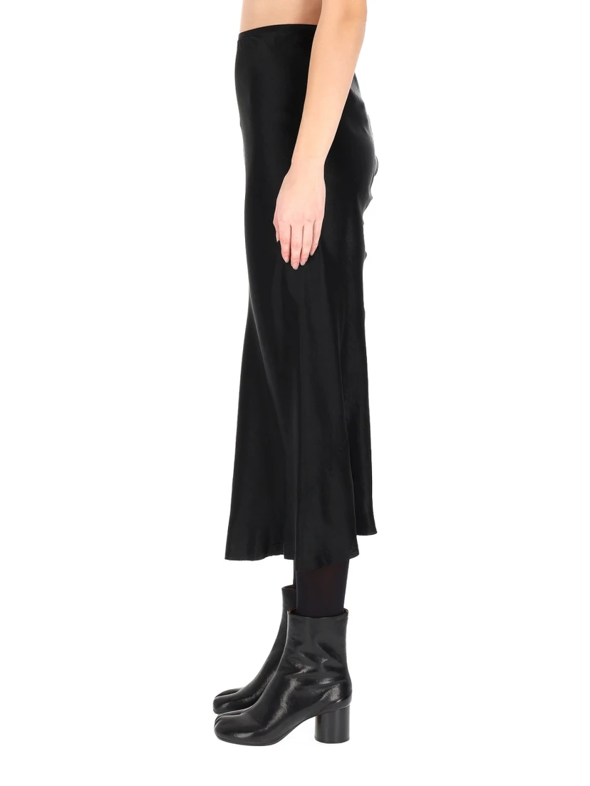 تنورة ميدي من الساتان