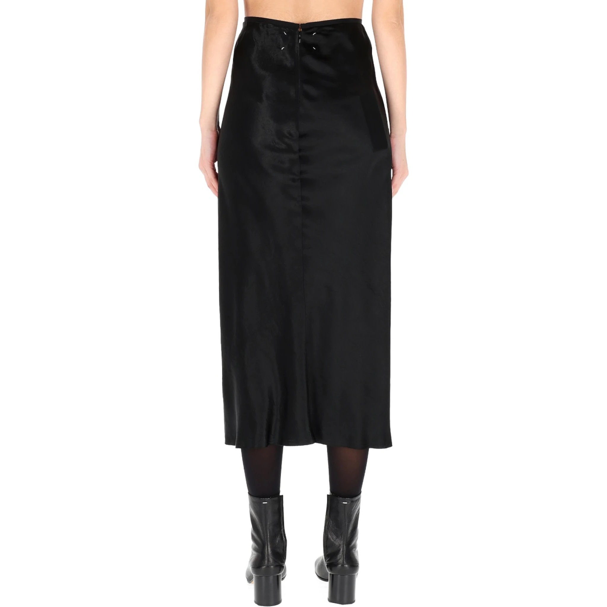 تنورة ميدي من الساتان