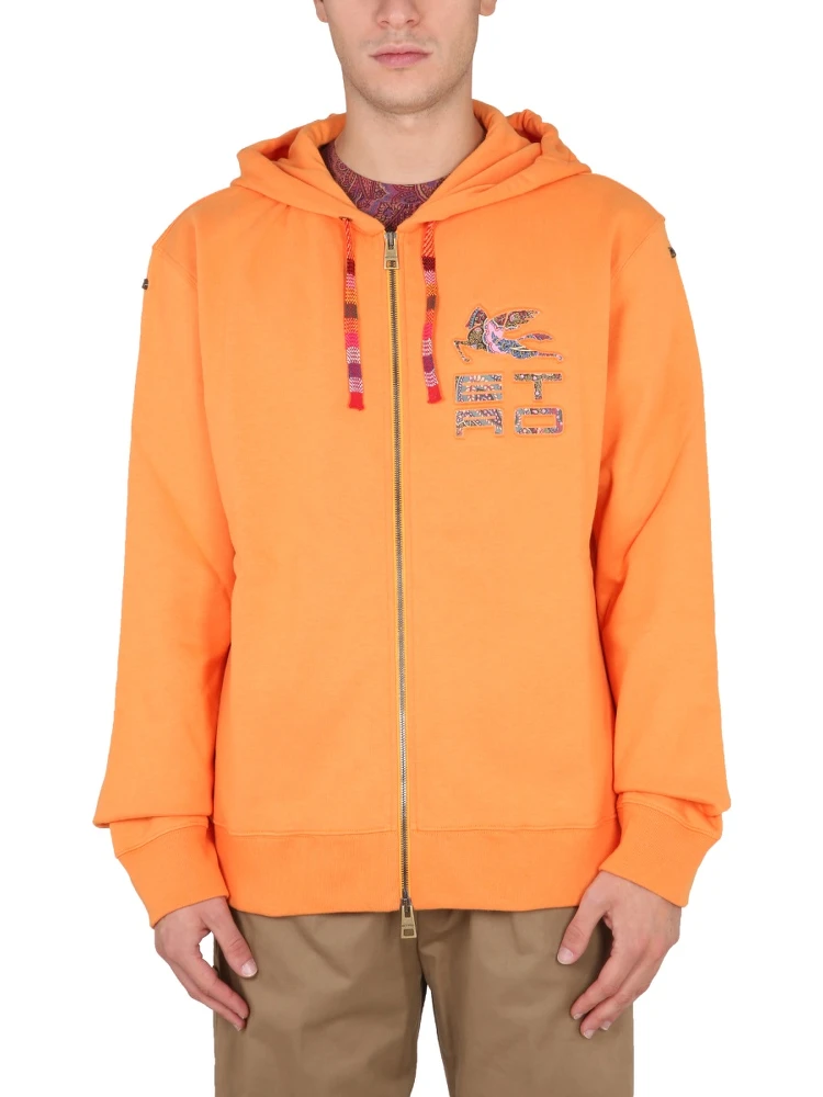 ZIP SWEATSHIRT.