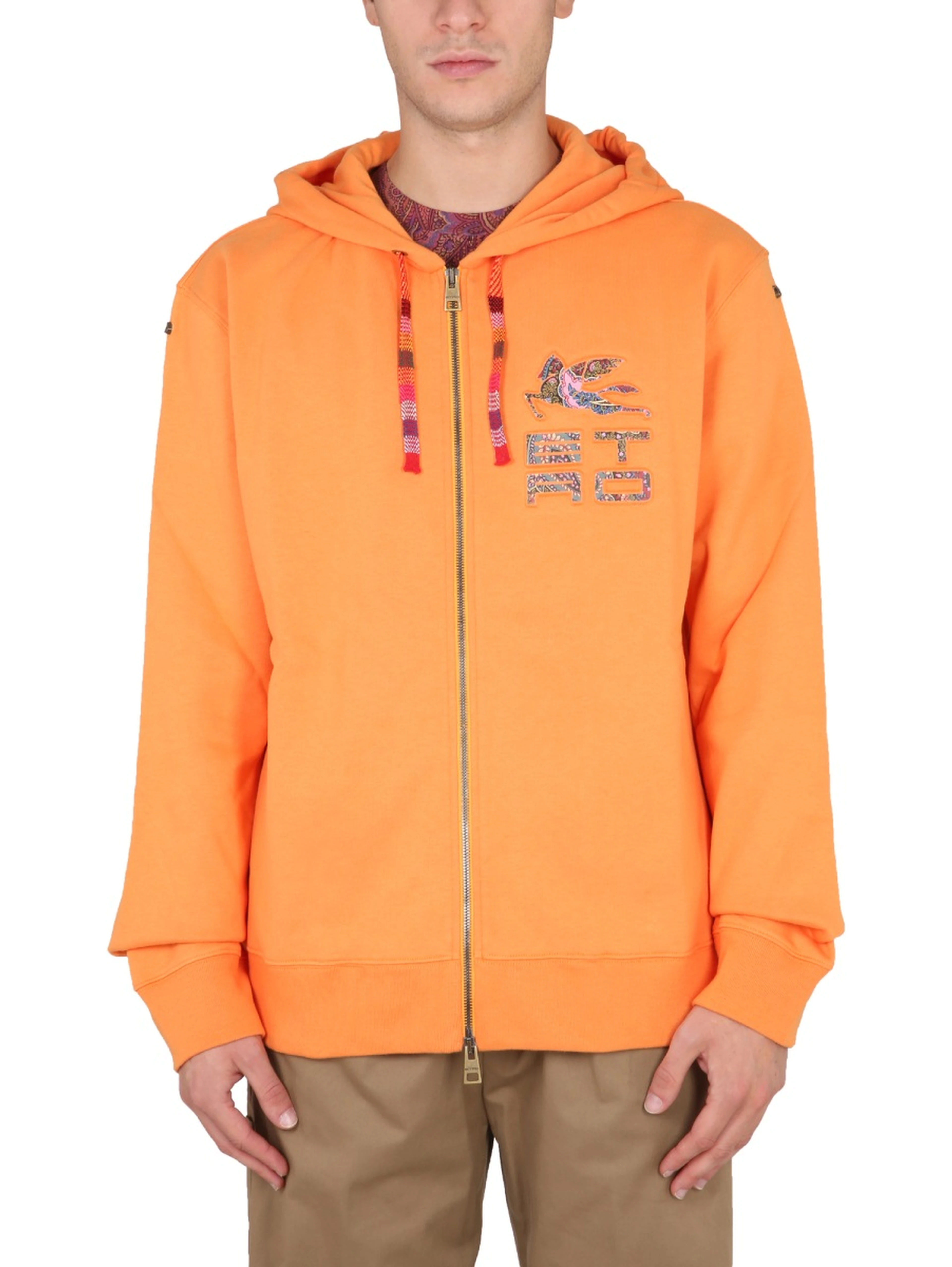 ZIP SWEATSHIRT.