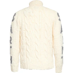 كنزة سانت موريتز ذات الرقبة العالية مع ضفائر