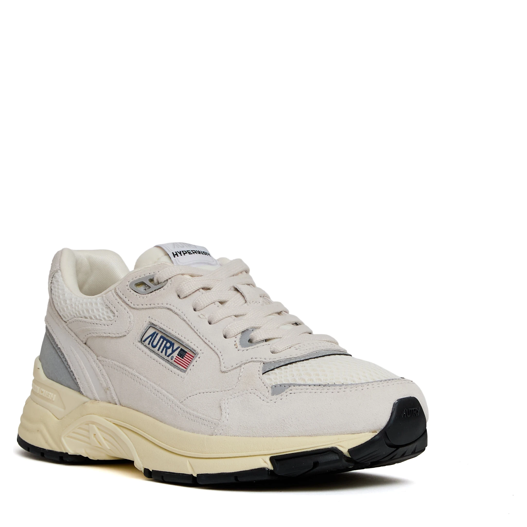 حذاء رياضي هايبرواي من الجلد المدبوغ والشبك باللونين الأبيض والفضي