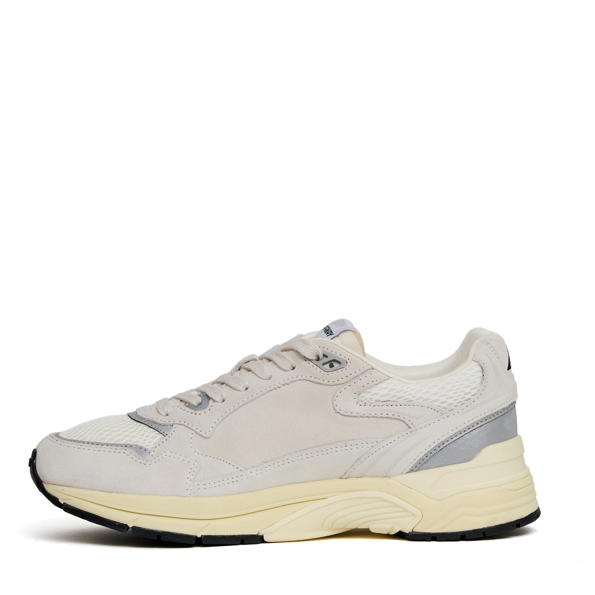 حذاء رياضي هايبرواي من الجلد المدبوغ والشبك باللونين الأبيض والفضي