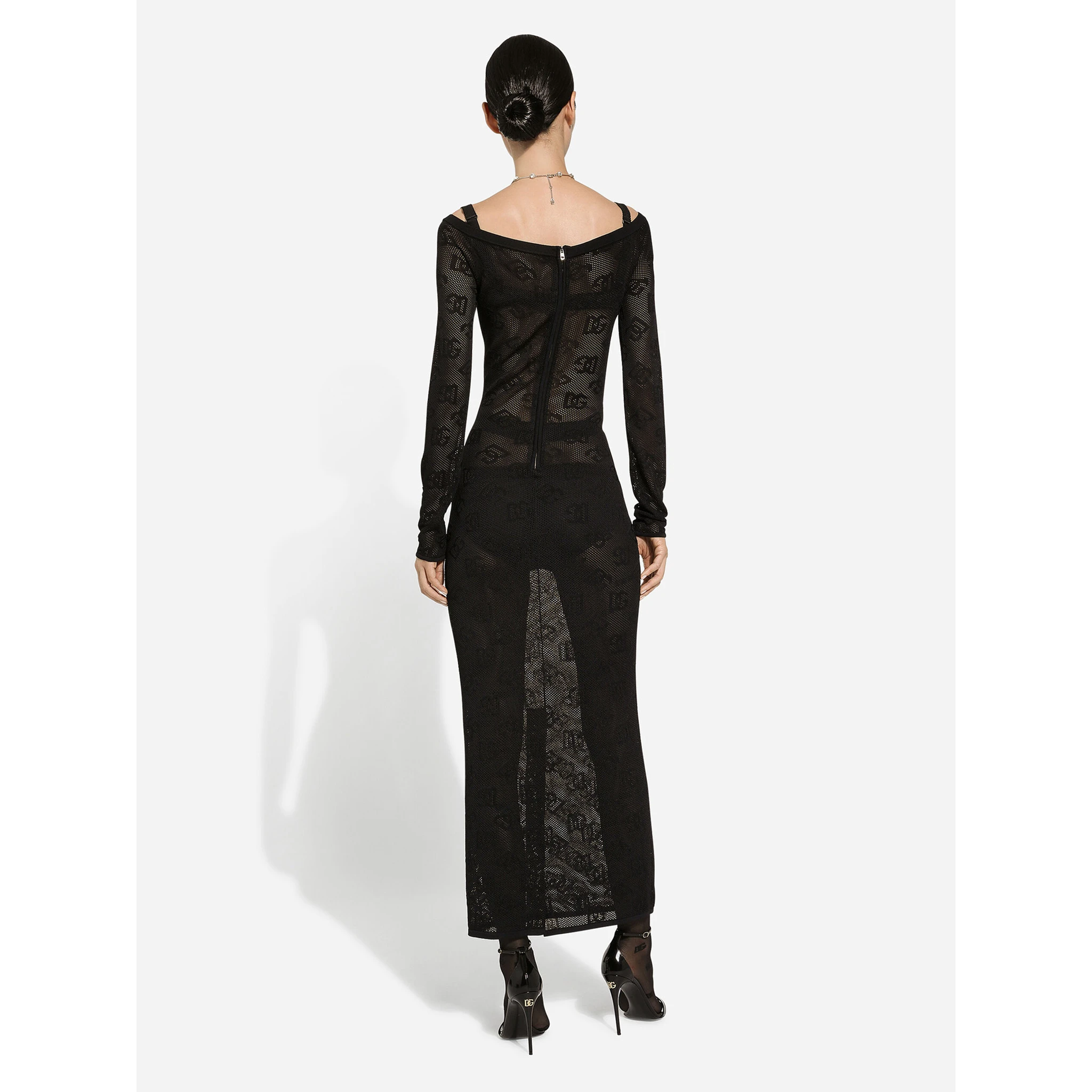 فستان من دولتشي آند غابانا