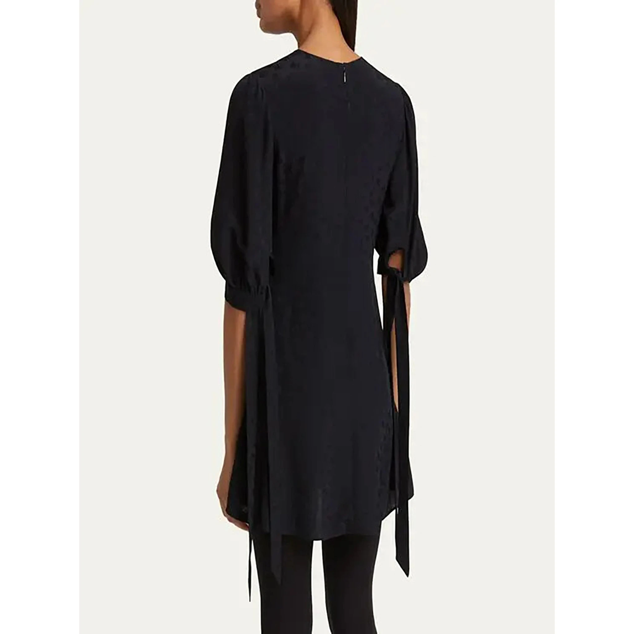 فستان من تصميم كلوي