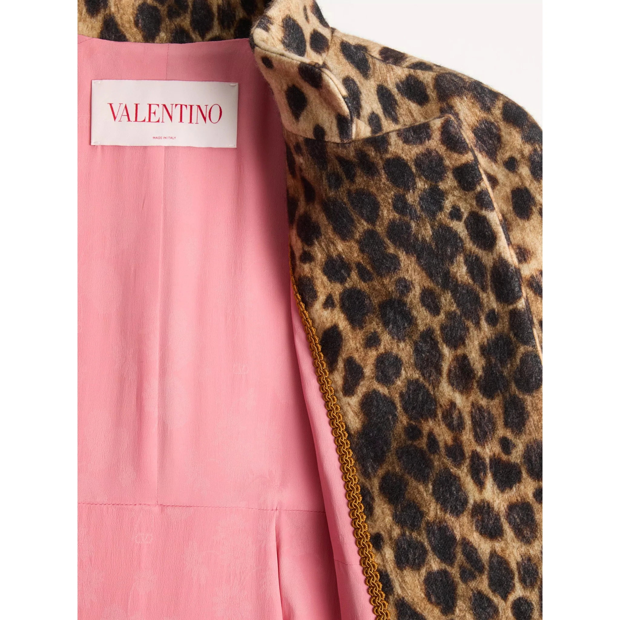 معطف فالنتينو