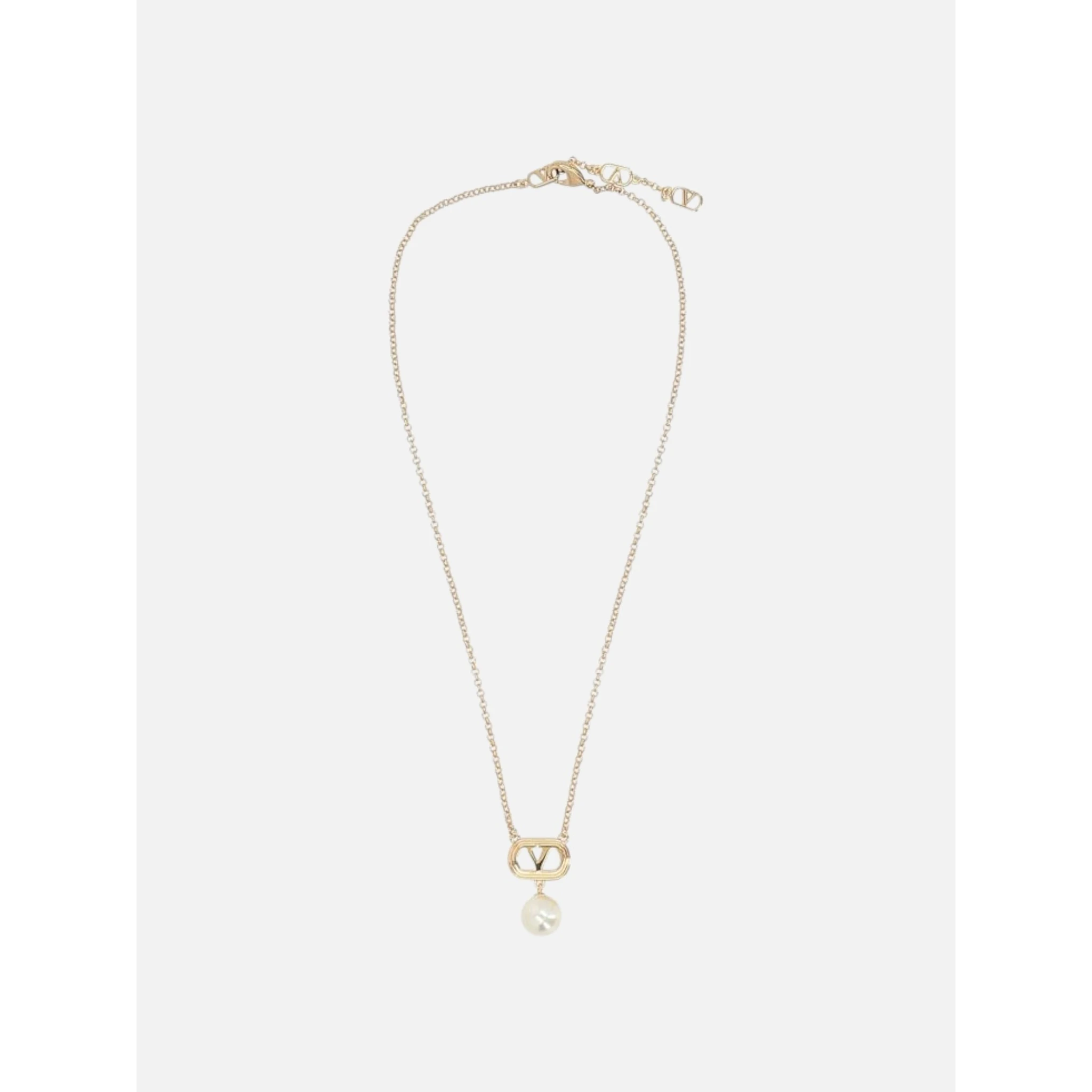 قلادة فالنتينو غارافاني