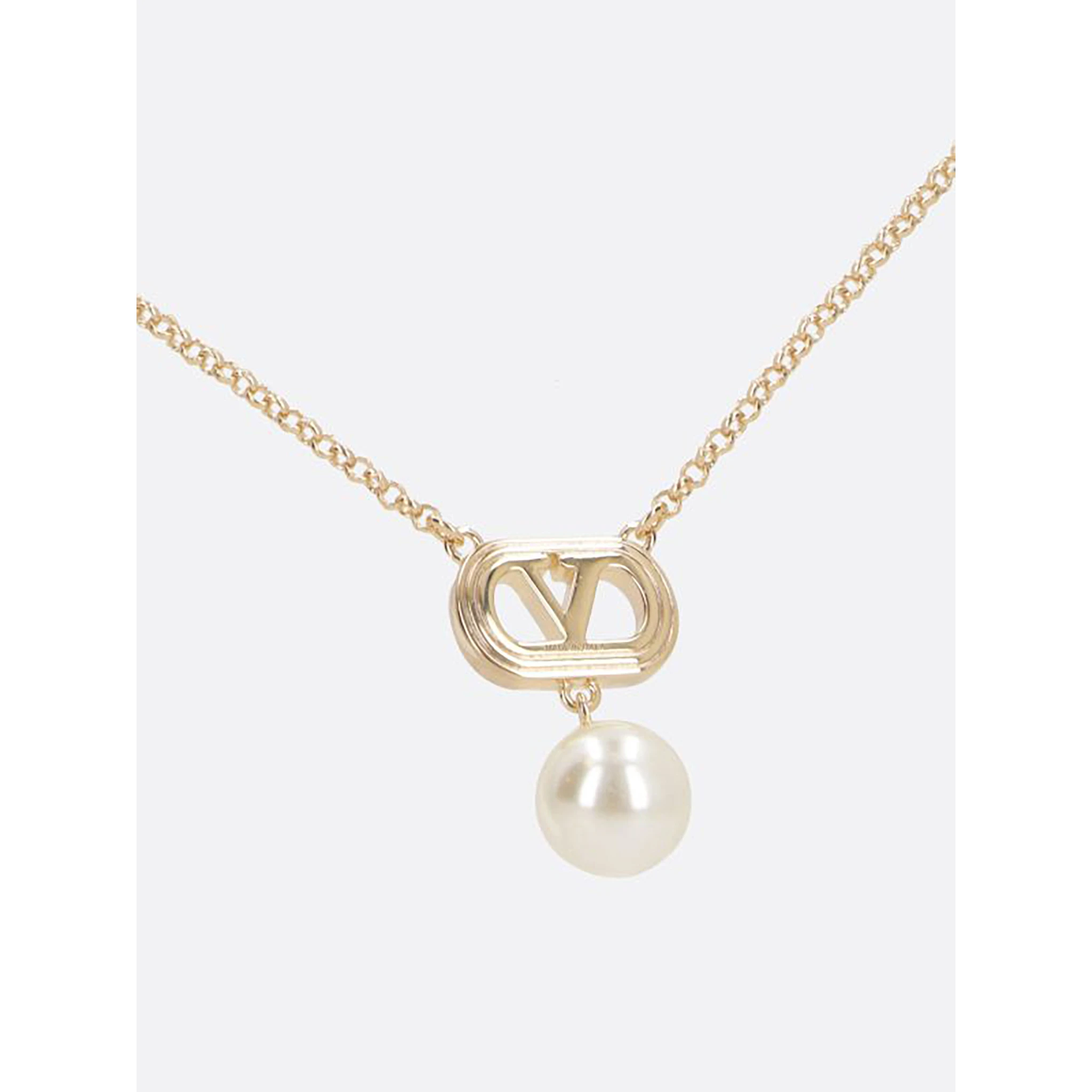 قلادة فالنتينو غارافاني