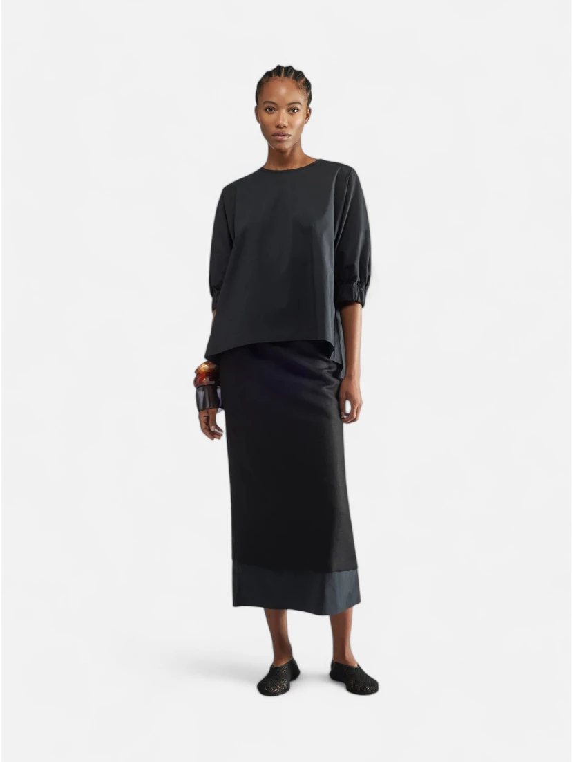 تنورة ليفيانا كونتي