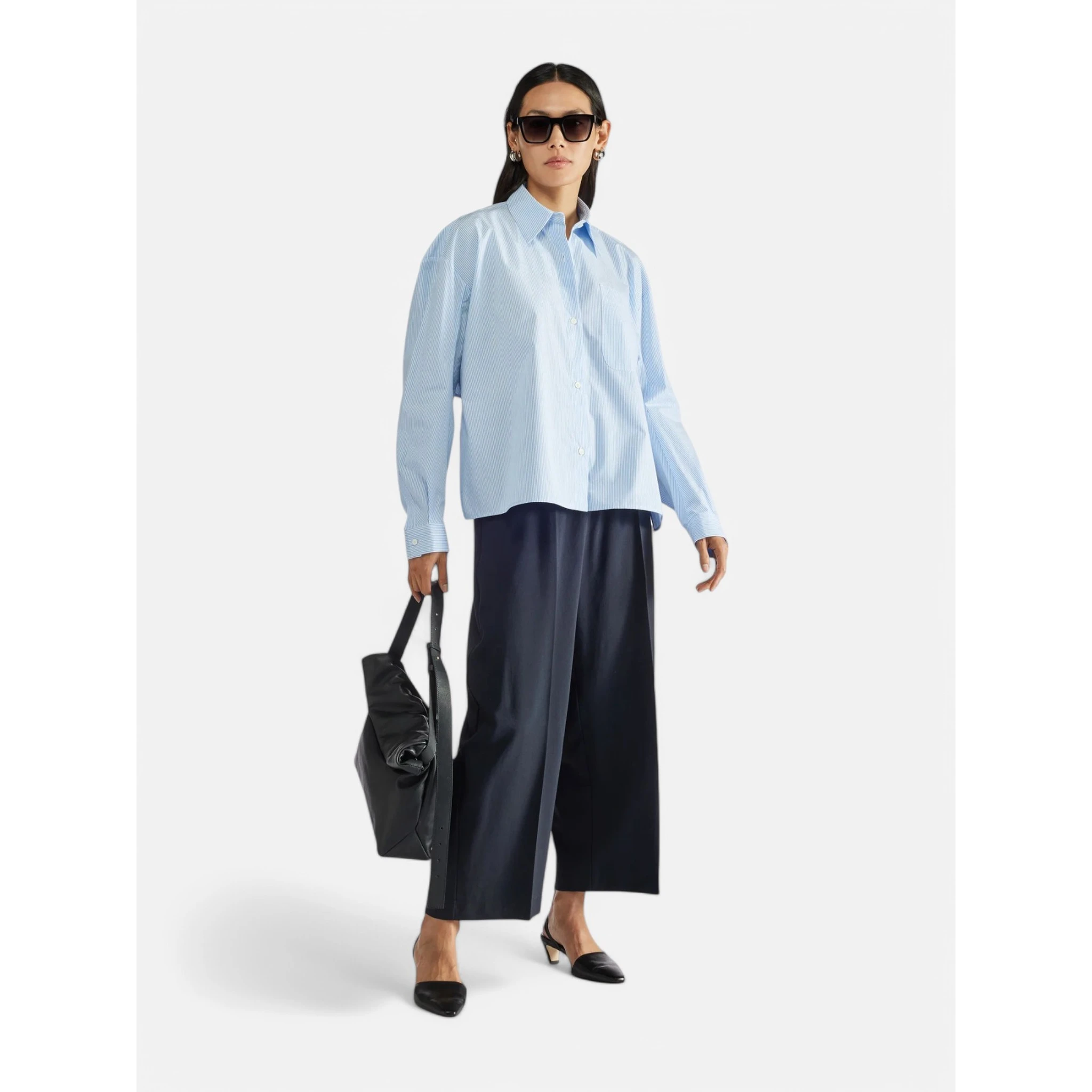 قميص ليفيانا كونتي