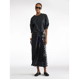 تنورة ليفيانا كونتي