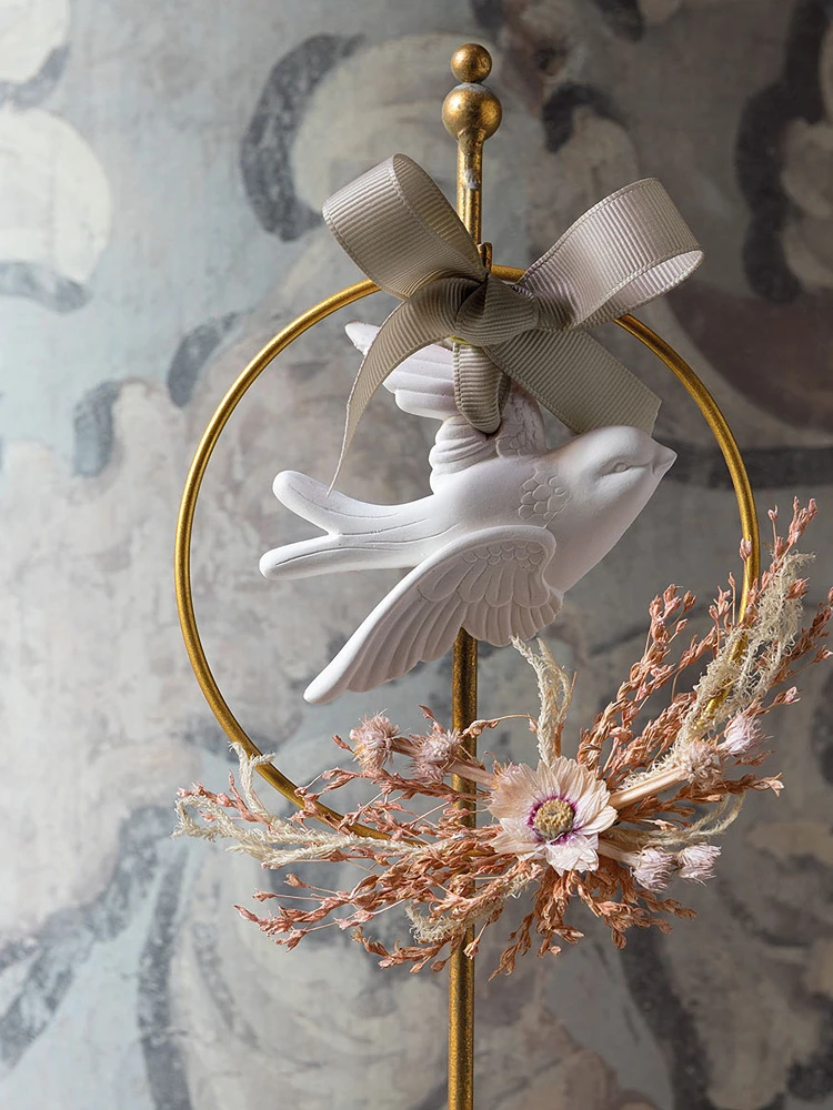 MATHILDE M fragrant floral wreath - Marquise alternative