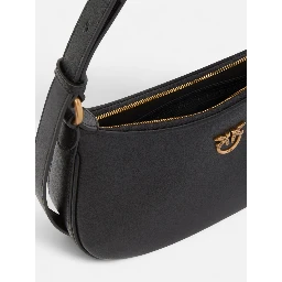 حقيبة صغيرة وردية على شكل نصف قمر