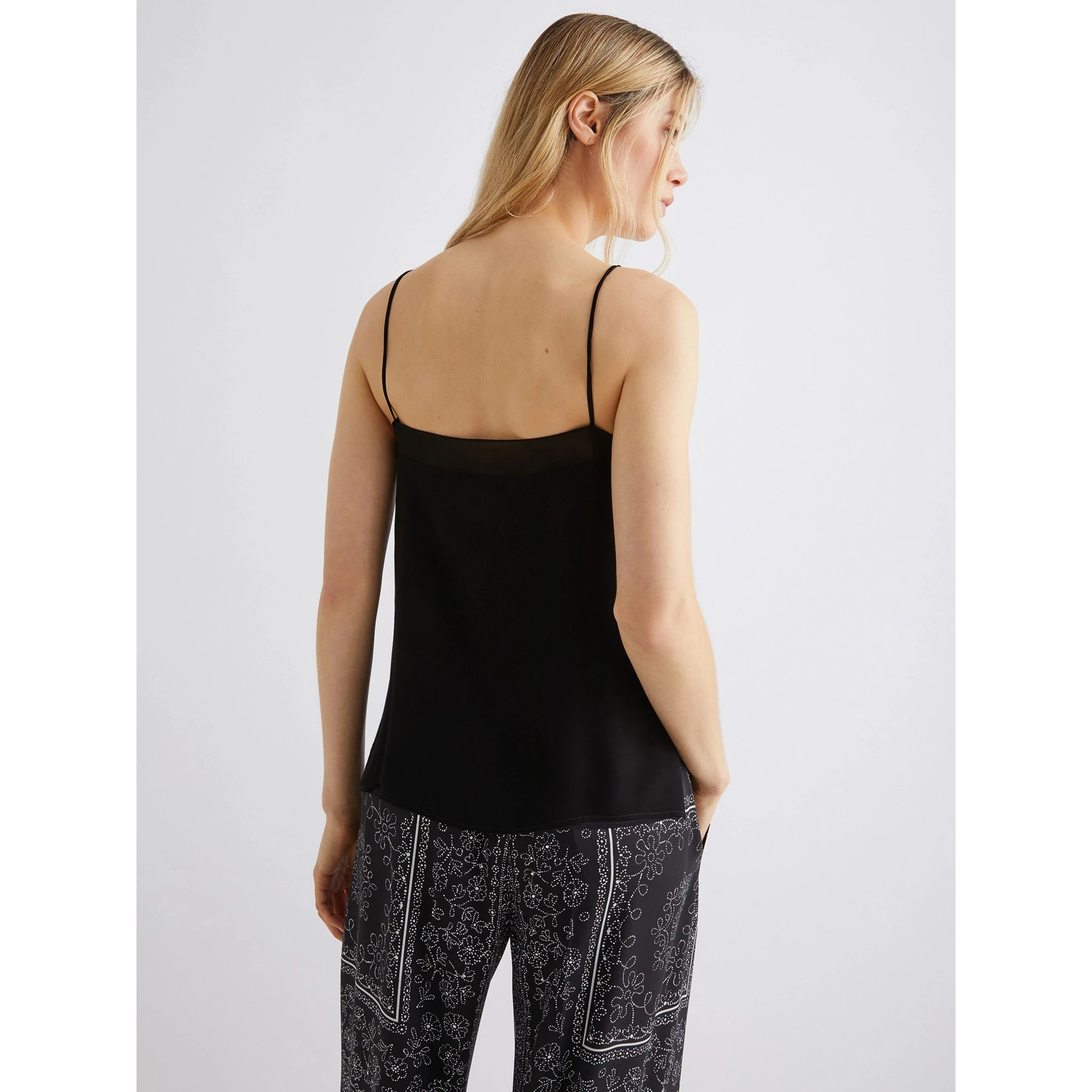 بلوزة ماريلا دانيال