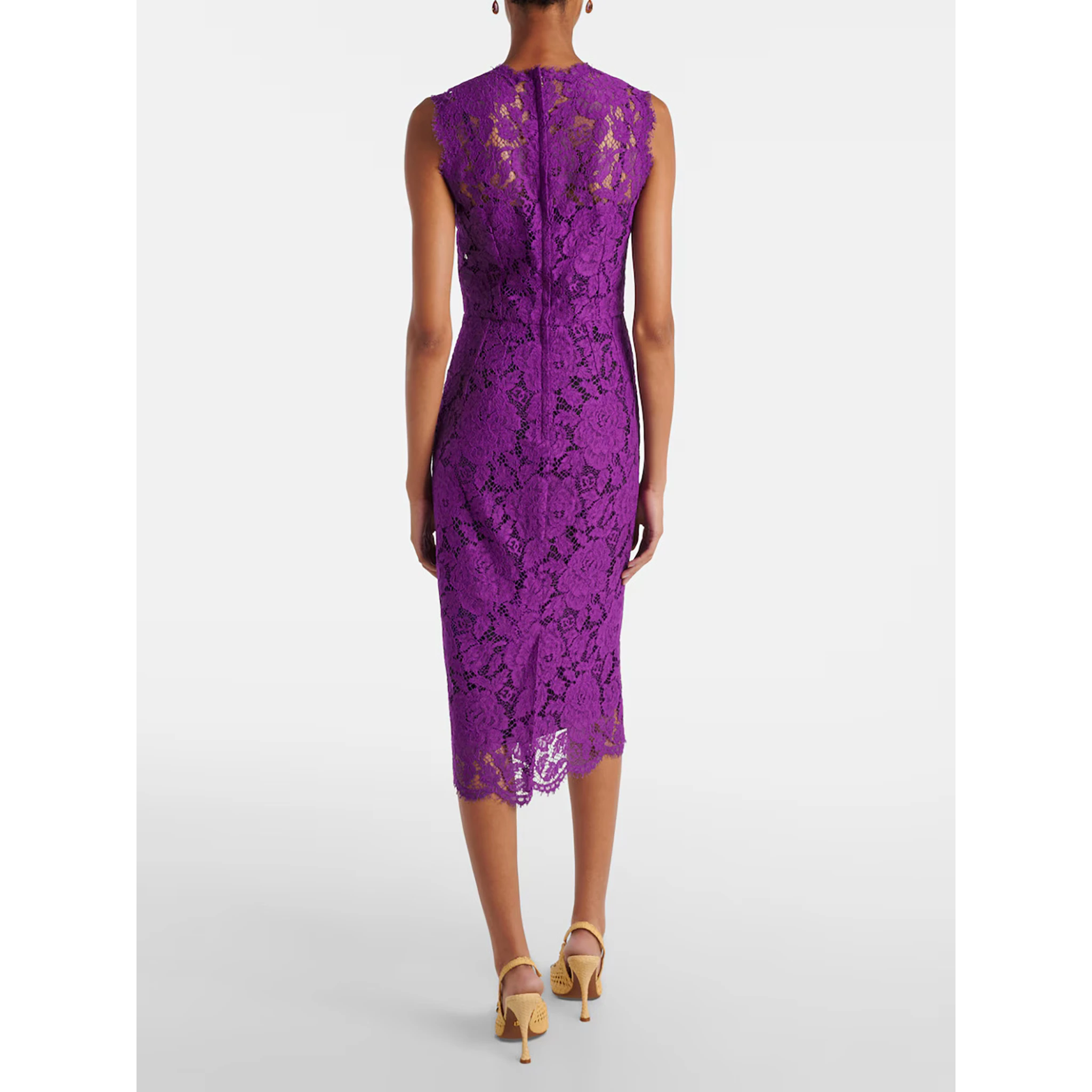 فستان من دولتشي آند غابانا